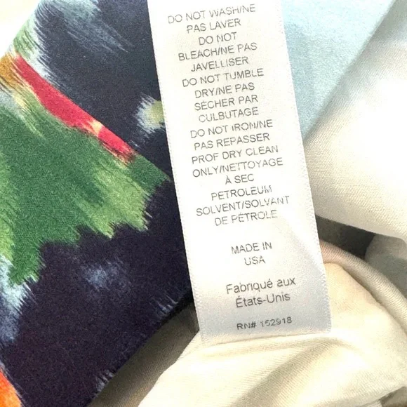 Carolina Herrera White and Black Lining Label Detail - Picture 6 of 6